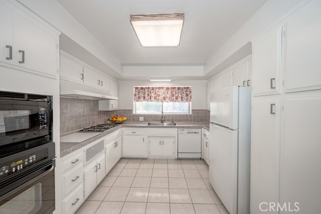 19443 Superior Street, Northridge CA: https://media.crmls.org/medias/ab613272-a696-44df-bd65-715af054695b.jpg