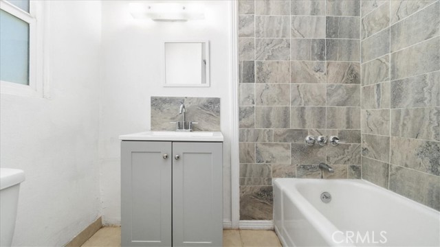 533 E Fredricks Street, Barstow CA: https://media.crmls.org/medias/ab616de3-906c-46b5-b98d-5d074e89b57f.jpg