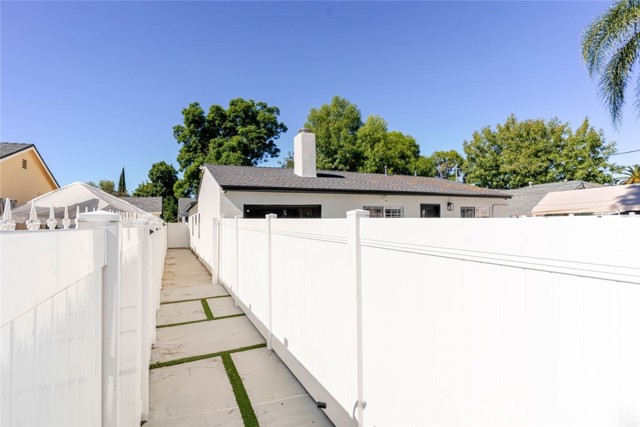 7315 Jamieson Avenue, Reseda CA: https://media.crmls.org/medias/ab61a322-ae43-43d0-8f4c-9a49693fd748.jpg