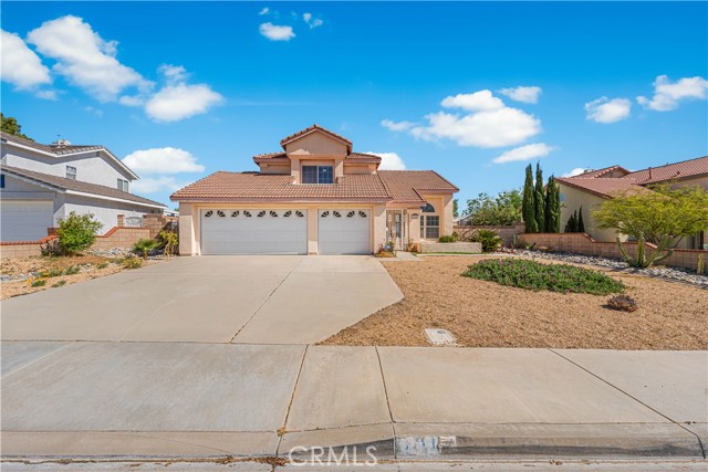 1215 Date Palm Drive, Palmdale CA: https://media.crmls.org/medias/ab61f0be-d4e1-4c08-aa5f-773b7b1121a9.jpg