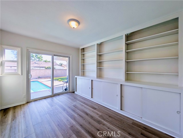 Detail Gallery Image 17 of 26 For 18938 Prairie St, Northridge,  CA 91324 - 4 Beds | 2 Baths