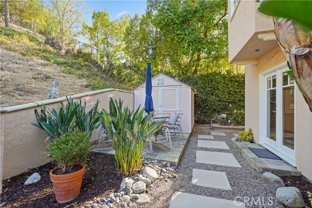 22550 Flamingo Street, Woodland Hills CA: https://media.crmls.org/medias/ab64d779-33a8-4365-be66-151adb5c243b.jpg