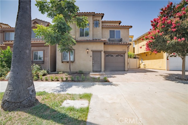 Detail Gallery Image 3 of 27 For 14554 Kittridge St, Van Nuys,  CA 91405 - 3 Beds | 3 Baths