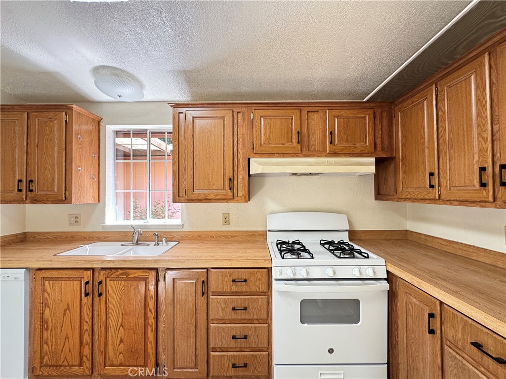 https://media.crmls.org/medias/ab656eec-6976-4b8d-b341-716a8d25c42a.jpg?preset=X-Large