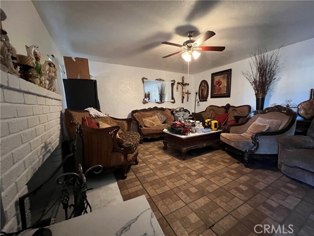 Detail Gallery Image 6 of 13 For 16155 Arrow Blvd, Fontana,  CA 92335 - 3 Beds | 2 Baths