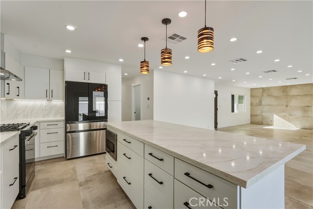 Detail Gallery Image 14 of 36 For 22255 Wyandotte, Canoga Park,  CA 91303 - 3 Beds | 2 Baths