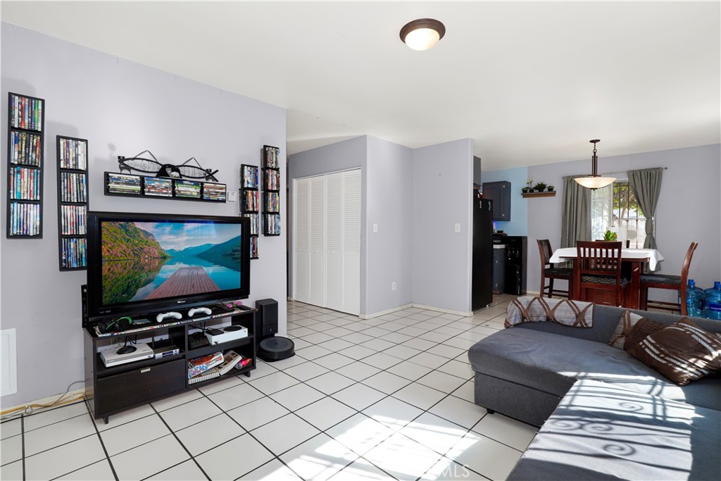 854 E 87th Place