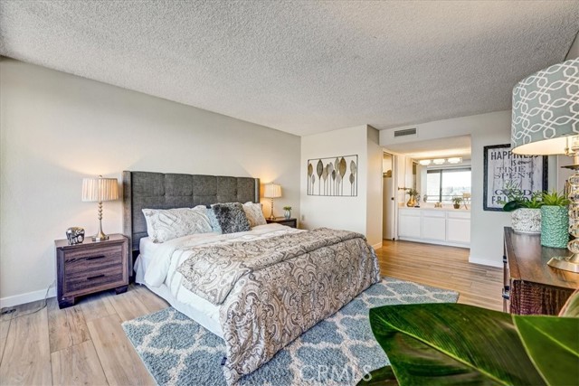Detail Gallery Image 10 of 35 For 24055 Paseo Del Lago #1302,  Laguna Woods,  CA 92637 - 2 Beds | 2 Baths