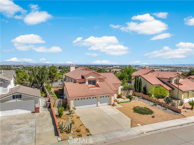 1215 Date Palm Drive, Palmdale CA: https://media.crmls.org/medias/ab674694-c9eb-4194-842f-67a8f6355532.jpg