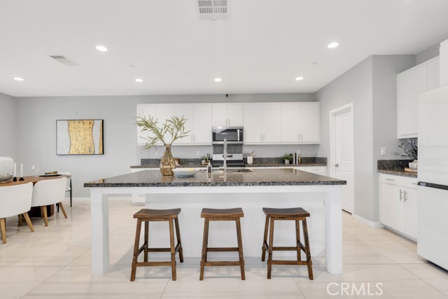 Image 9 of 62 For 18348 Cachet