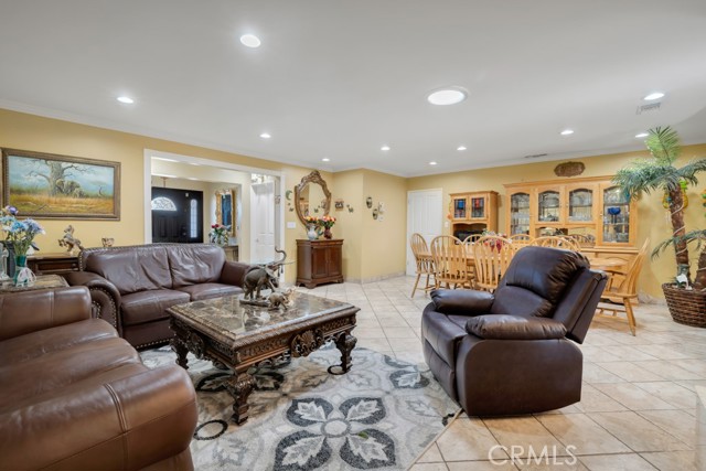 Detail Gallery Image 12 of 49 For 16646 Tribune St, Granada Hills,  CA 91344 - 4 Beds | 3 Baths