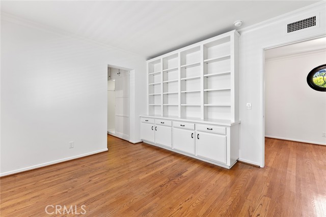 11053 Strathmore Drive, Westwood - Century City CA: https://media.crmls.org/medias/ab67fcc4-0652-4d74-a642-989a63579359.jpg