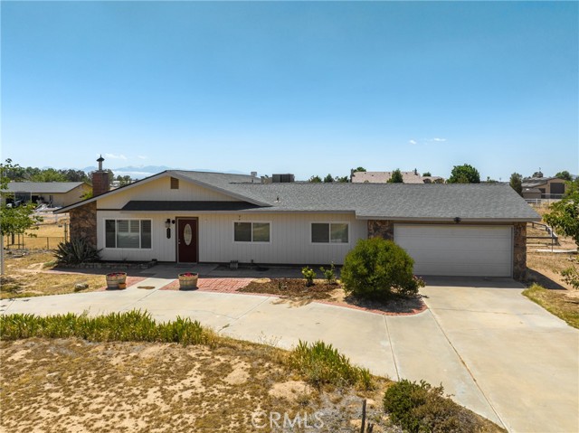 Detail Gallery Image 1 of 1 For 14024 Shirwaun Rd, Apple Valley,  CA 92307 - 3 Beds | 2 Baths