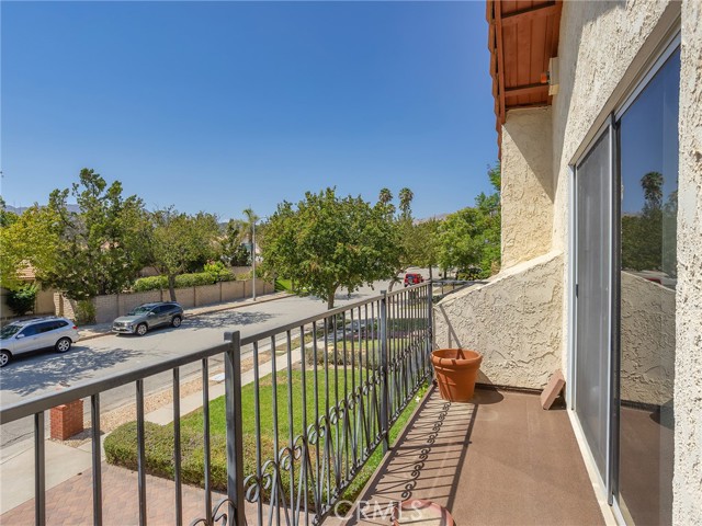 10634 Deering Avenue photo 28