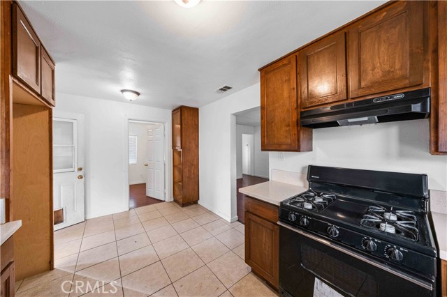 Detail Gallery Image 6 of 36 For 410 W 5th St, Corona,  CA 92882 - 3 Beds | 1 Baths