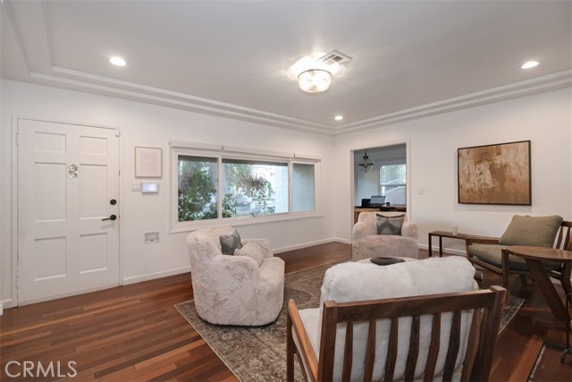 Detail Gallery Image 8 of 33 For 5229 Vantage, Valley Village,  CA 91607 - 3 Beds | 3 Baths