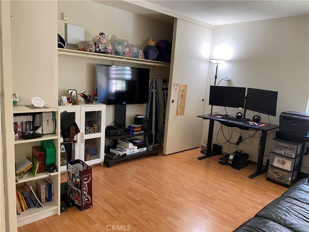 https://media.crmls.org/medias/ab6b2a15-bc4c-45ee-93b9-3cfa63daae06.jpg?preset=X-Large
