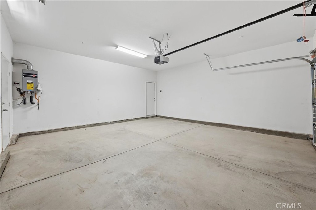 https://media.crmls.org/medias/ab6c0d82-9ecb-4b08-8566-25271594cc4f.jpg?preset=X-Large
