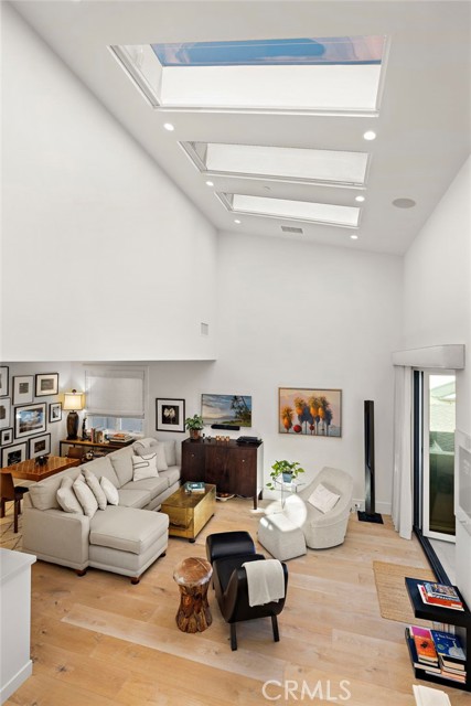 Detail Gallery Image 22 of 68 For 711 1/2 Marigold, Corona Del Mar,  CA 92625 - 2 Beds | 2/1 Baths