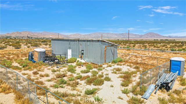 Detail Gallery Image 15 of 25 For 33633 Old Woman Spring Rd, Lucerne Valley,  CA 92356 - – Beds | – Baths