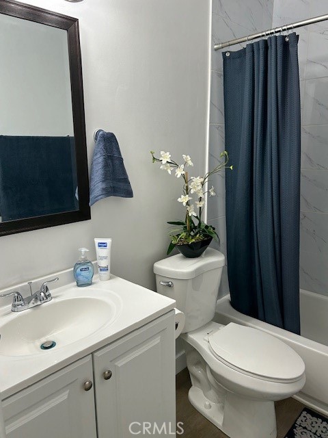 Detail Gallery Image 3 of 10 For 4109 W 5th St #8,  Santa Ana,  CA 92703 - 2 Beds | 2 Baths