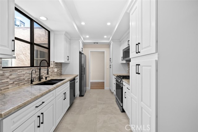 4641 Fulton Avenue, Sherman Oaks CA: https://media.crmls.org/medias/ab6da87c-5230-422a-81e6-dc352d8dee0e.jpg