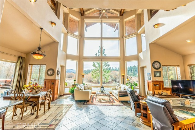 Detail Gallery Image 4 of 44 For 39255 Seminole, Fawnskin,  CA 92333 - 5 Beds | 4/1 Baths