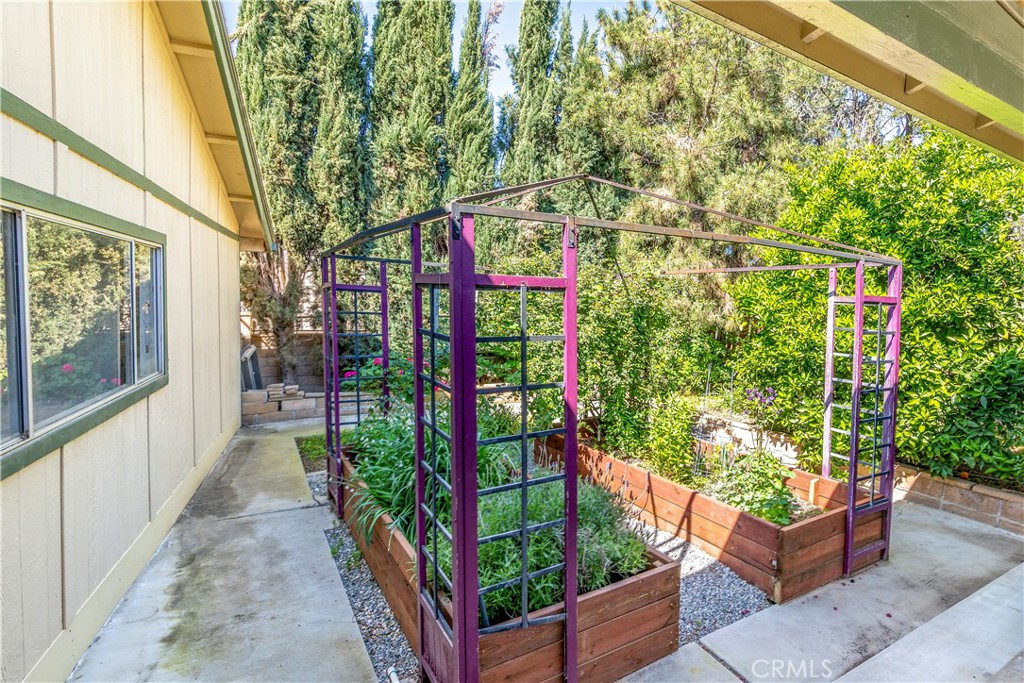 https://media.crmls.org/medias/ab6f641f-9662-40d8-b36e-11b43cd2c5a1.jpg?preset=X-Large