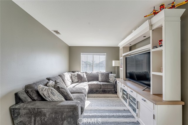 Detail Gallery Image 28 of 35 For 33129 Shoreline Dr, Lake Elsinore,  CA 92530 - 5 Beds | 3 Baths