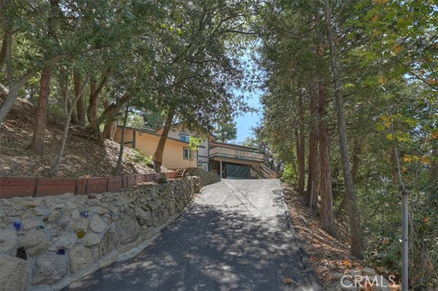 815 Chamois, Crestline, CA 92325