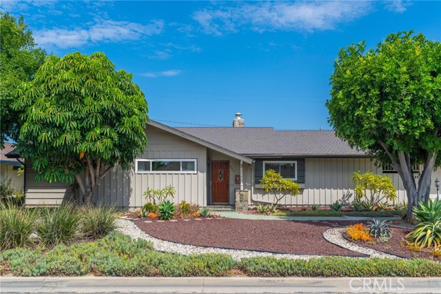 921 W Pioneer Drive, Anaheim CA: https://media.crmls.org/medias/ab703389-4337-4866-b99a-2afe19c5e523.jpg