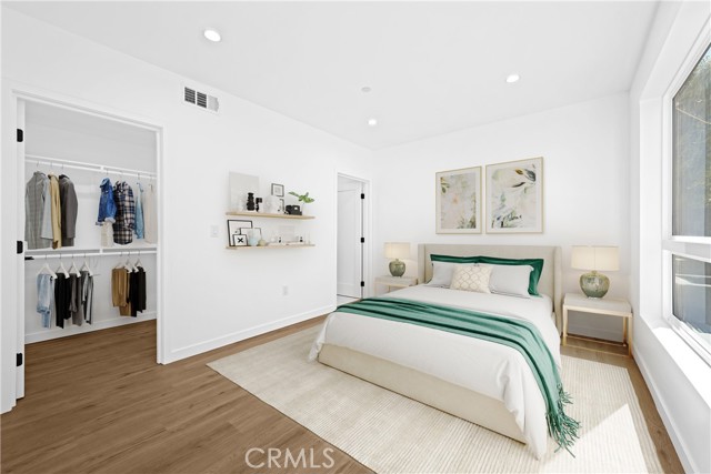 Detail Gallery Image 27 of 36 For 1342 Kingsley #1,  Los Angeles,  CA 90027 - 4 Beds | 4/1 Baths