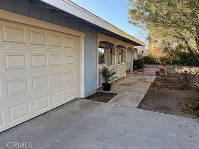 Detail Gallery Image 4 of 28 For 17747 Walnut, Hesperia,  CA 92345 - 3 Beds | 2 Baths