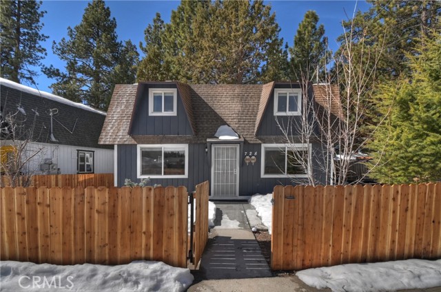 Detail Gallery Image 4 of 35 For 728 W Aeroplane, Big Bear City,  CA 92314 - 2 Beds | 2 Baths