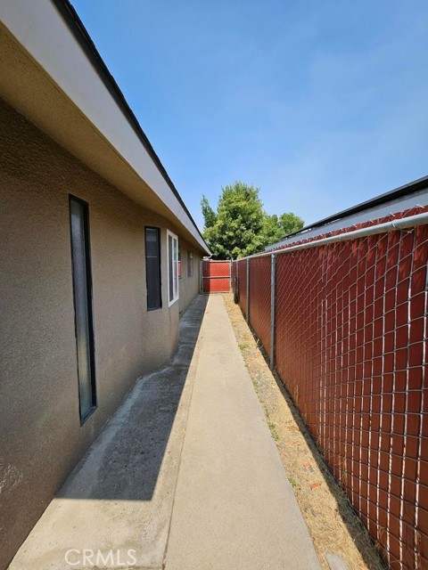 5894 E Madison Avenue, Fresno CA: https://media.crmls.org/medias/ab72a00b-89dd-4126-909e-a261afe3d8c6.jpg