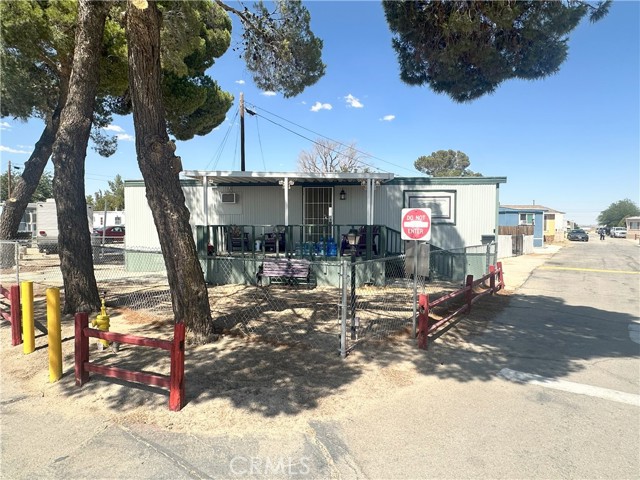 1258 Rosamond Boulevard, Rosamond CA: https://media.crmls.org/medias/ab72a7bf-9875-4f97-9059-441c9492c3c6.jpg