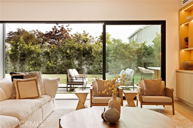 Detail Gallery Image 4 of 26 For 3962 Alla, Los Angeles,  CA 90066 - 4 Beds | 4/1 Baths