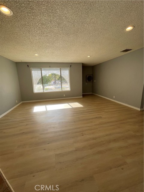 Detail Gallery Image 11 of 11 For 14199 Havasu Rd, Apple Valley,  CA 92307 - 3 Beds | 2 Baths