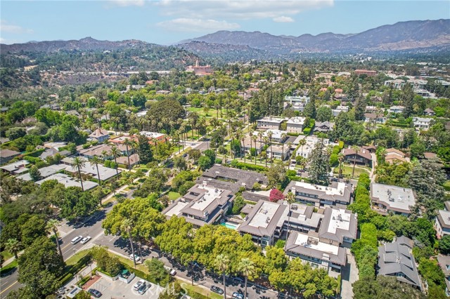 480 S Orange Grove Boulevard, Pasadena CA: https://media.crmls.org/medias/ab74ffbb-feb9-418e-bcdc-758a8e91c845.jpg