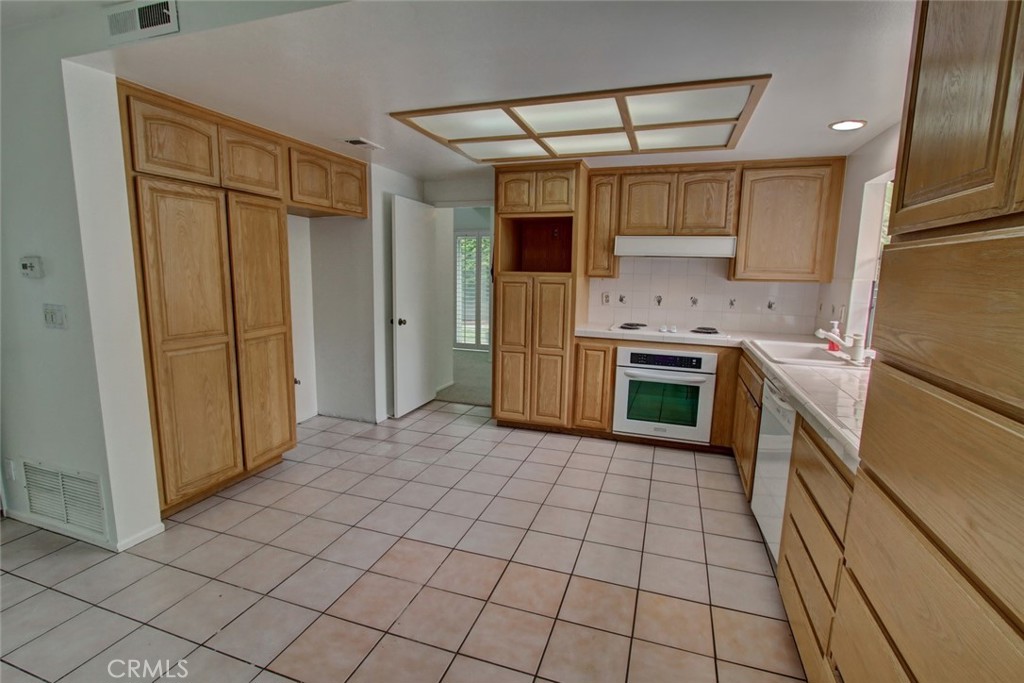 MLS #OC25241006 image #21