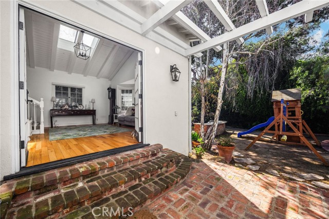 Detail Gallery Image 5 of 55 For 3301 Tilden Ave, Los Angeles,  CA 90034 - 4 Beds | 4 Baths