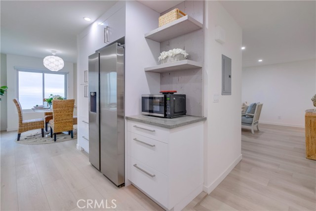 3200 La Rotonda Drive, Rancho Palos Verdes CA: https://media.crmls.org/medias/ab7634d1-0b74-4335-9a19-fecb752f76a4.jpg