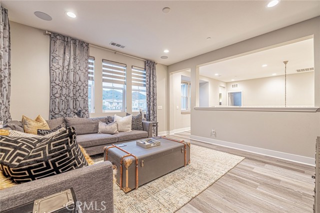 Detail Gallery Image 38 of 67 For 25035 Hidden Willow, Canyon Country,  CA 91387 - 5 Beds | 4 Baths