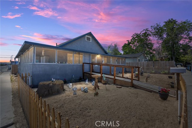 Detail Gallery Image 1 of 33 For 220 Tyler St, Taft,  CA 93268 - 3 Beds | 2 Baths