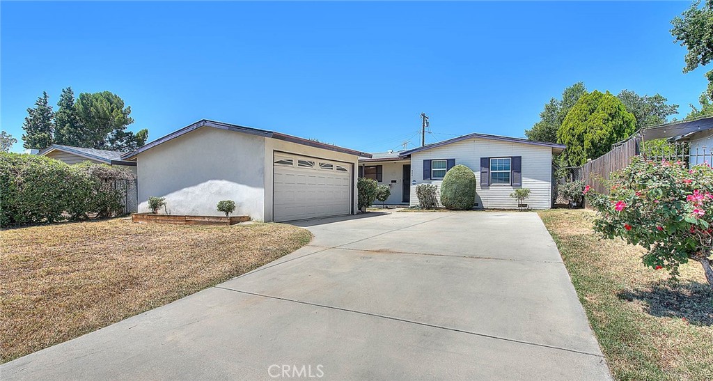 833 W Orangepath Street