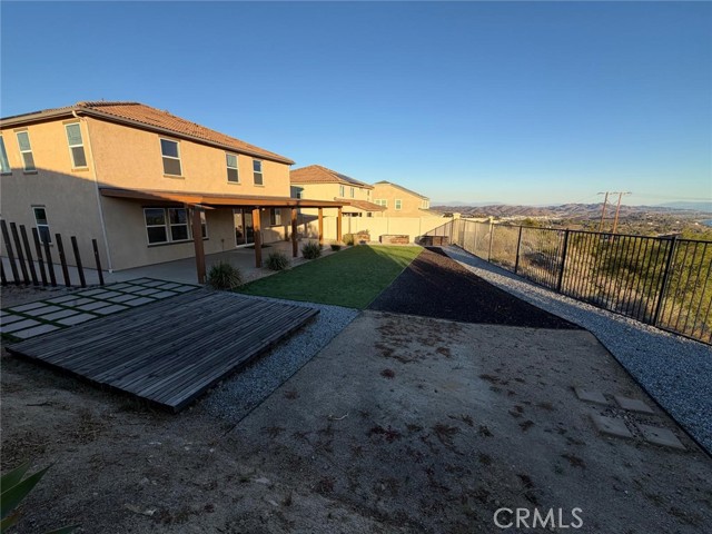 Detail Gallery Image 4 of 31 For 4009 Elderberry, Lake Elsinore,  CA 92530 - 5 Beds | 2/1 Baths