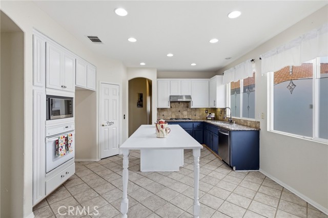 Detail Gallery Image 10 of 32 For 740 Bahama, Hemet,  CA 92543 - 3 Beds | 2 Baths