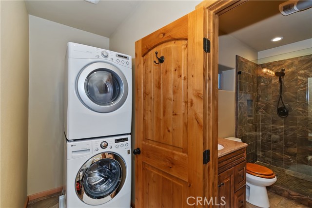 26621 Thunderbird Drive, Lake Arrowhead CA: https://media.crmls.org/medias/ab7af980-beb0-4d8a-bc05-00e2a6096d30.jpg