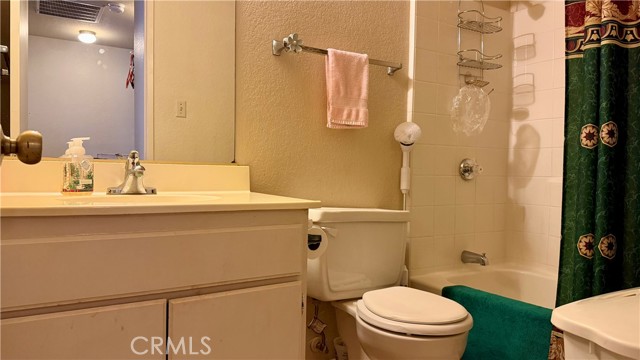 Detail Gallery Image 15 of 31 For 20807 Elaine Ave #4,  Lakewood,  CA 90715 - 3 Beds | 3 Baths