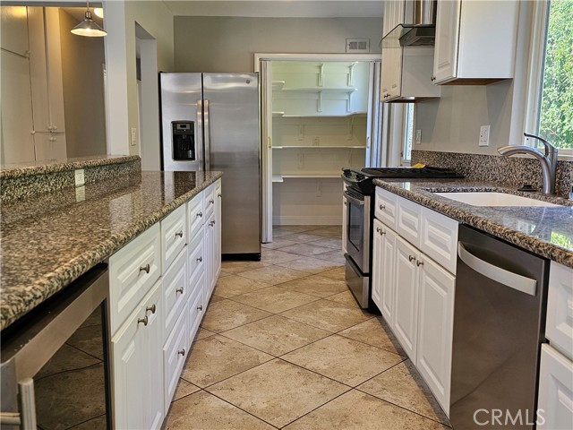 Detail Gallery Image 3 of 36 For 31018 Aliso Cir, Laguna Beach,  CA 92651 - 4 Beds | 2/1 Baths